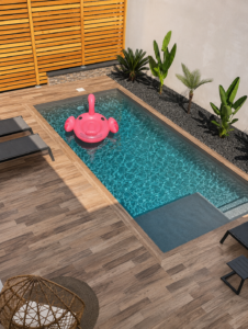 PISCINE SANS VIS A VIS A LA JOURNEE